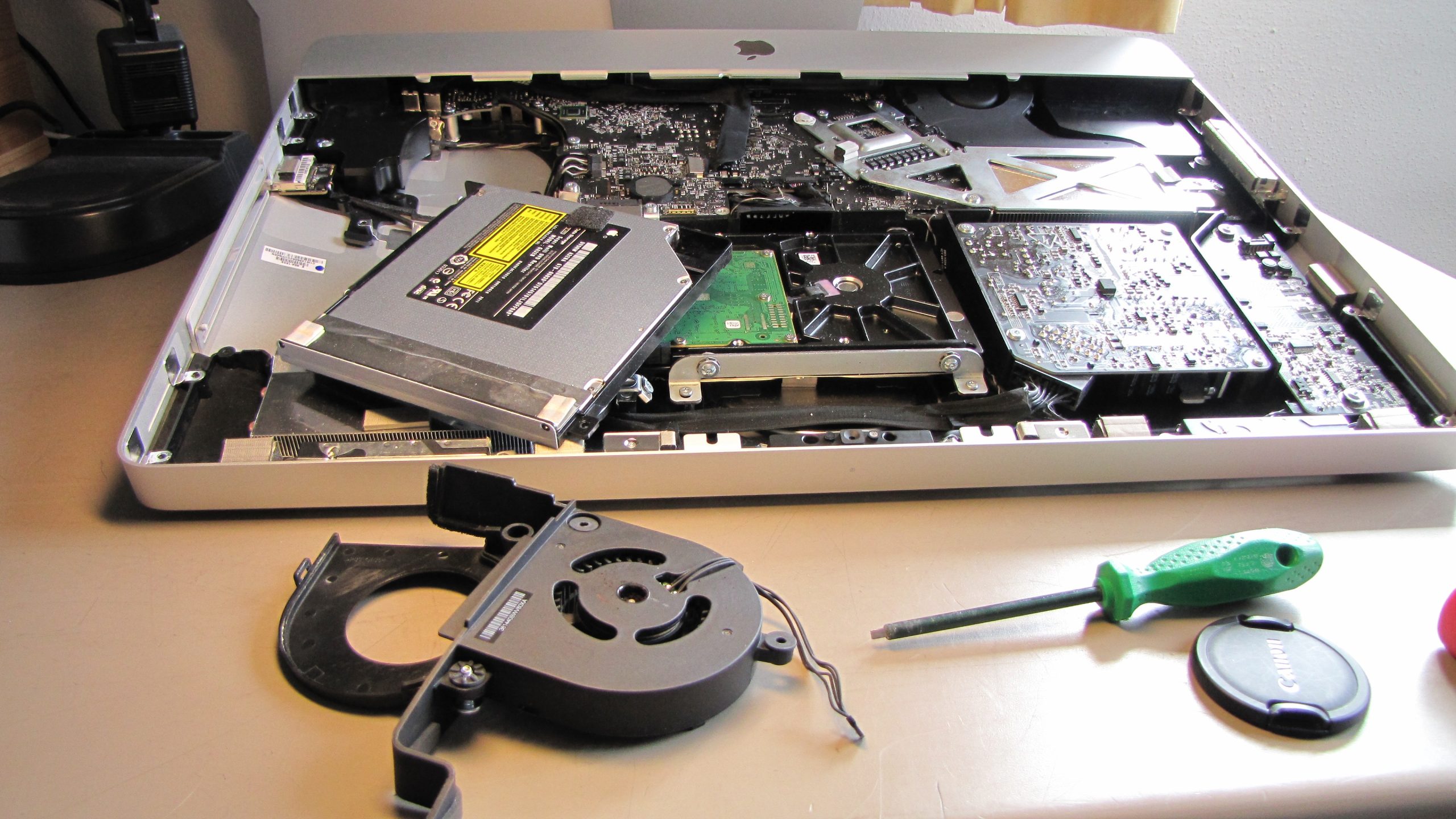 computer-apple-technology-workshop-repair-drive-reparacion-servidores