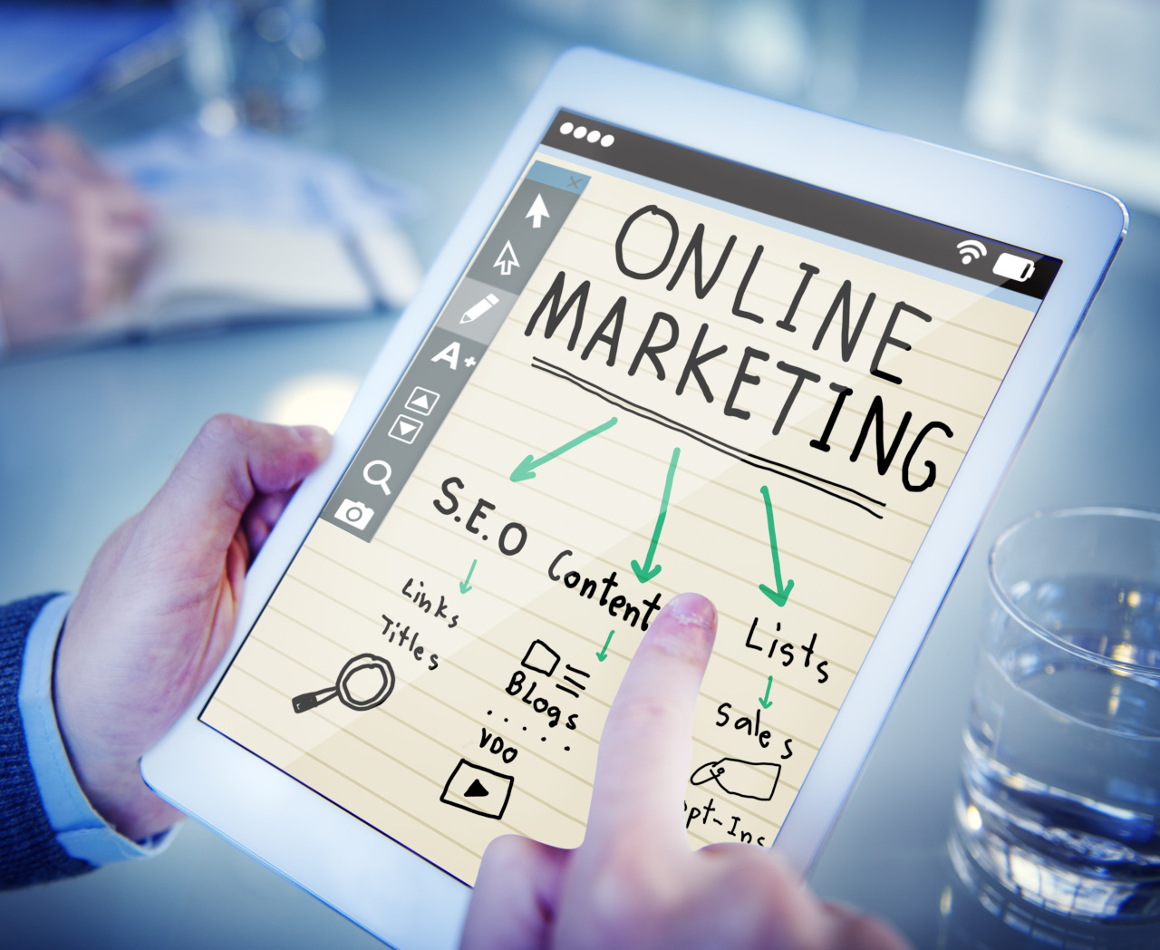 hand-web-internet-business-website-brand-comercio-electronico-marketing-online-facebook